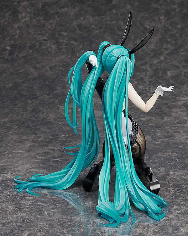 1/4 Hatsune Miku: Bunny Ver. (Illustration by SanMuYYB)