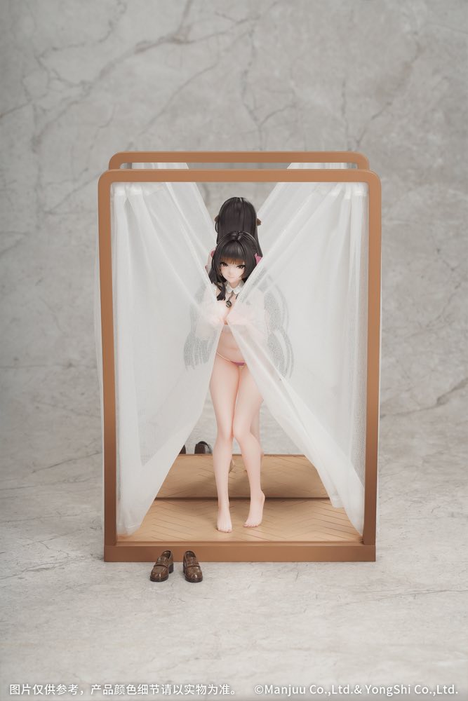1/8 Gift+ Trinidad: Trapper in the Changing Room Ver. (Azur Lane)