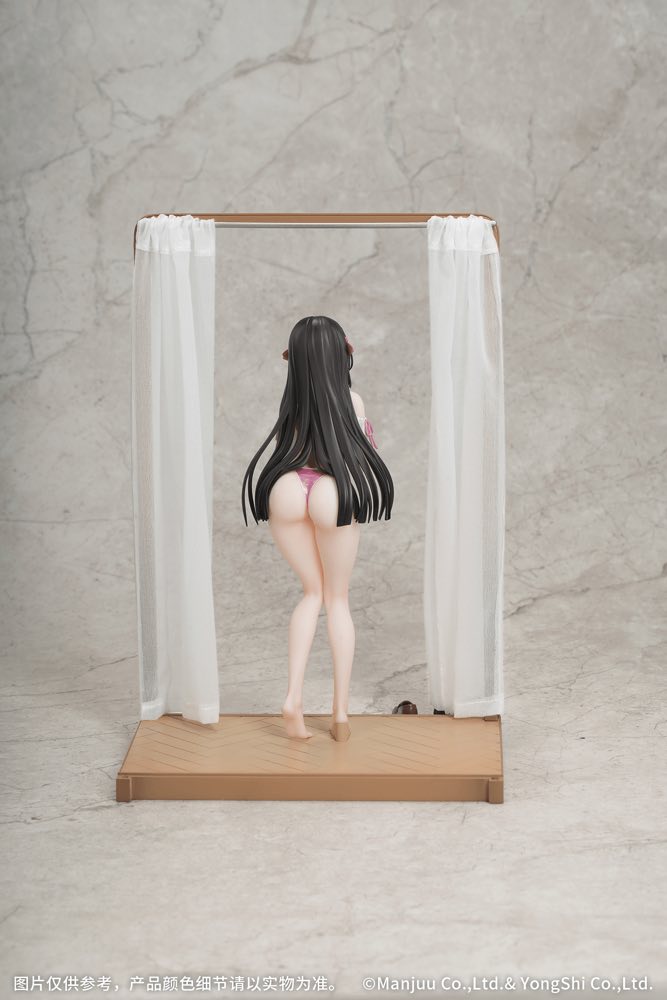 1/8 Gift+ Trinidad: Trapper in the Changing Room Ver. (Azur Lane)