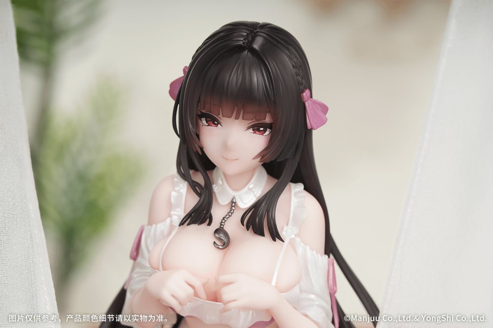 1/8 Gift+ Trinidad: Trapper in the Changing Room Ver. (Azur Lane)
