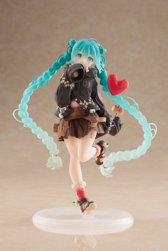 Hatsune Miku Figure: Fashion Outdoor Ver. - Box image