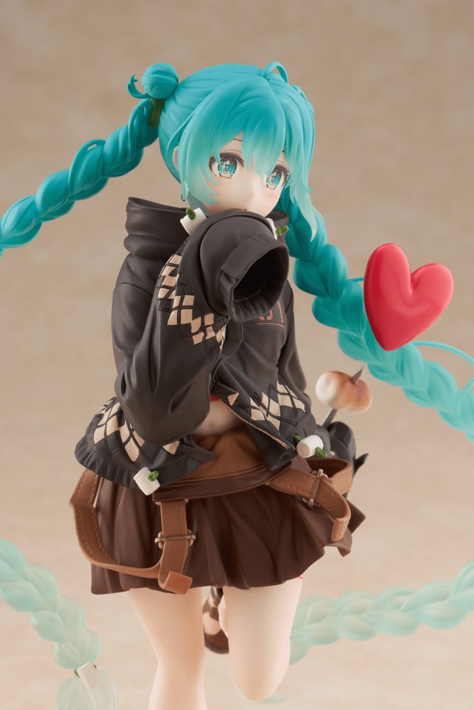 Hatsune Miku Figure: Fashion Outdoor Ver.