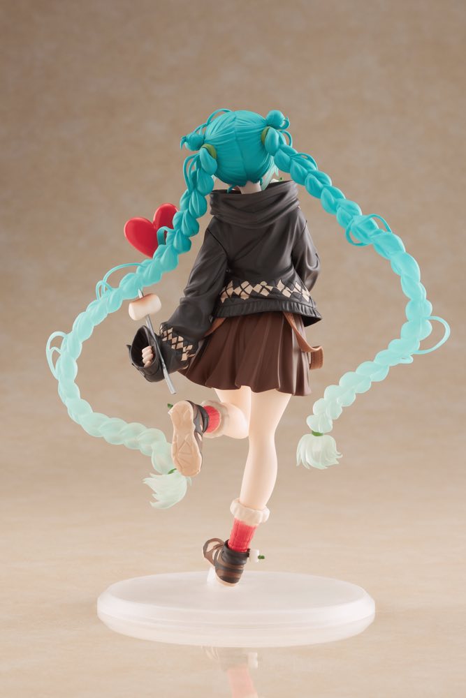 Hatsune Miku Figure: Fashion Outdoor Ver.