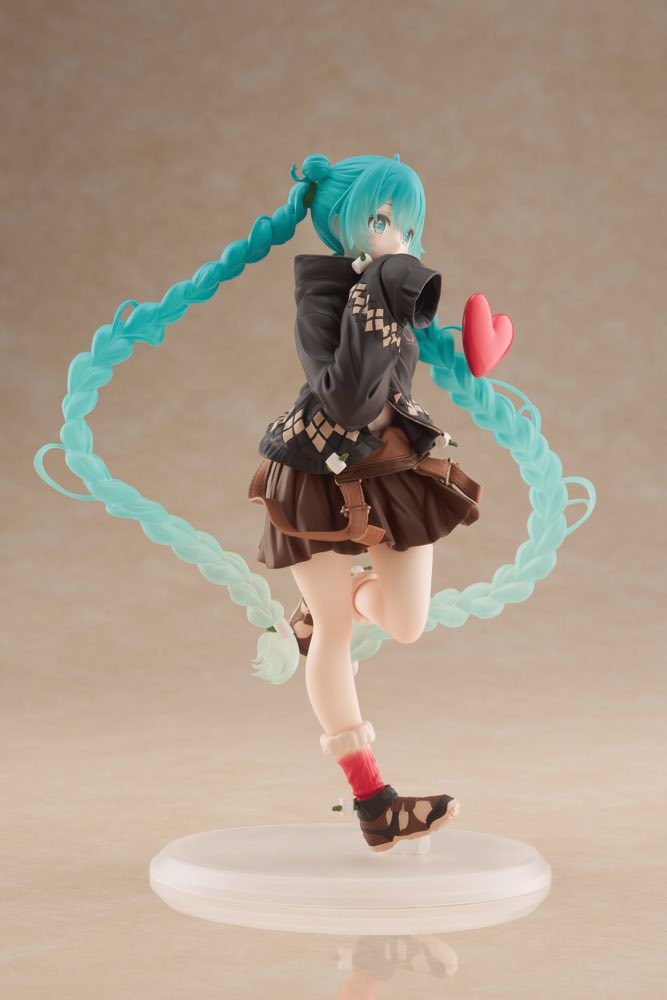 Hatsune Miku Figure: Fashion Outdoor Ver.