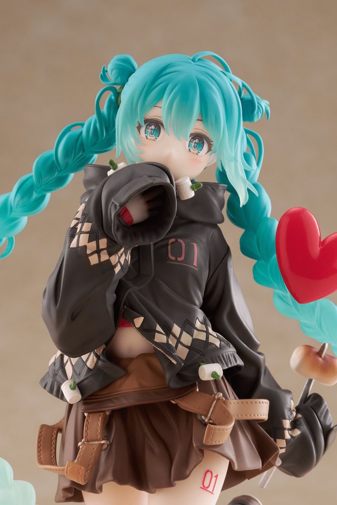 Hatsune Miku Figure: Fashion Outdoor Ver.