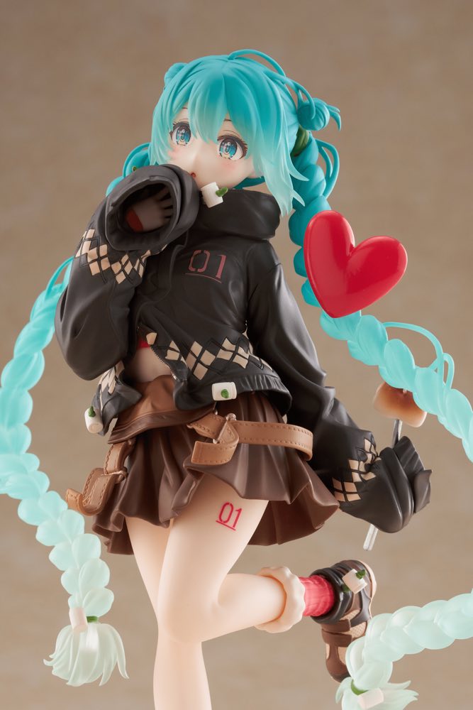 Hatsune Miku Figure: Fashion Outdoor Ver.