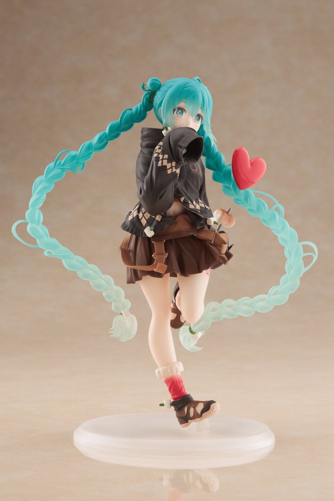 Hatsune Miku Figure: Fashion Outdoor Ver.