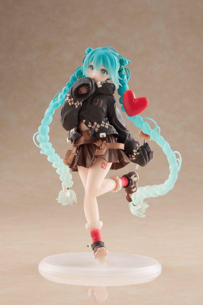 Hatsune Miku Figure: Fashion Outdoor Ver.