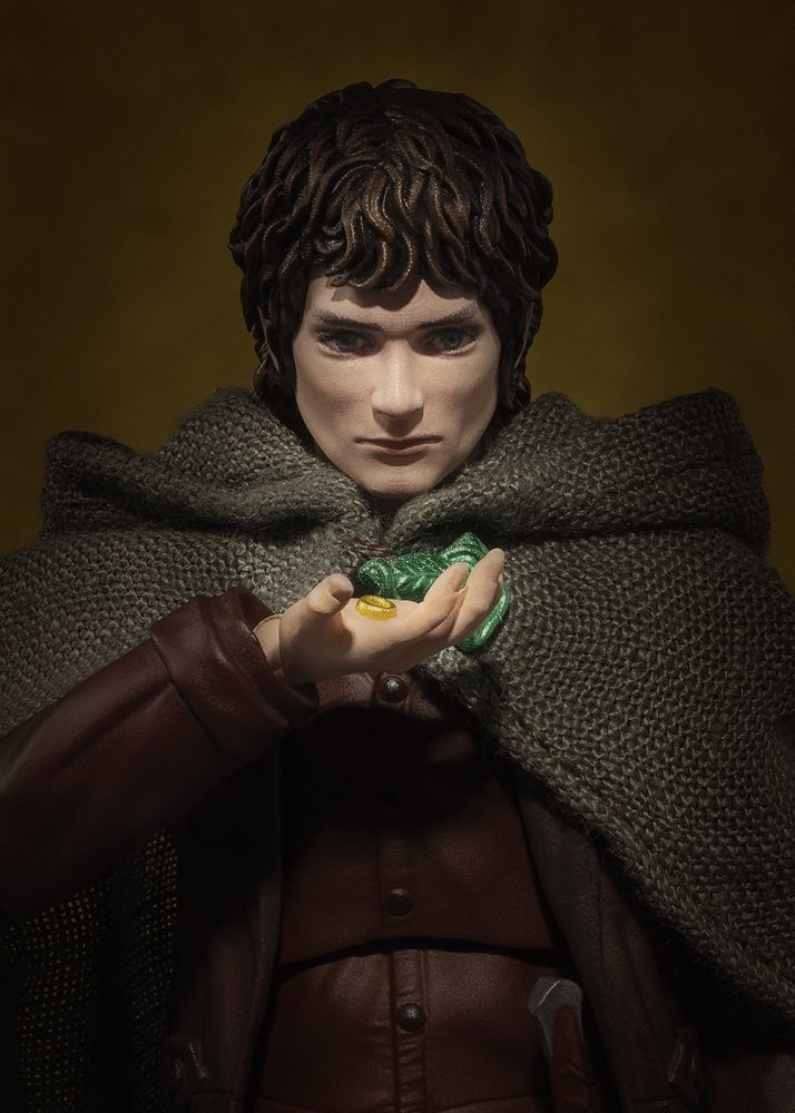 S.H.Figuarts Frodo Baggins & Gollum (The Lord of the Rings: The Fellow ...