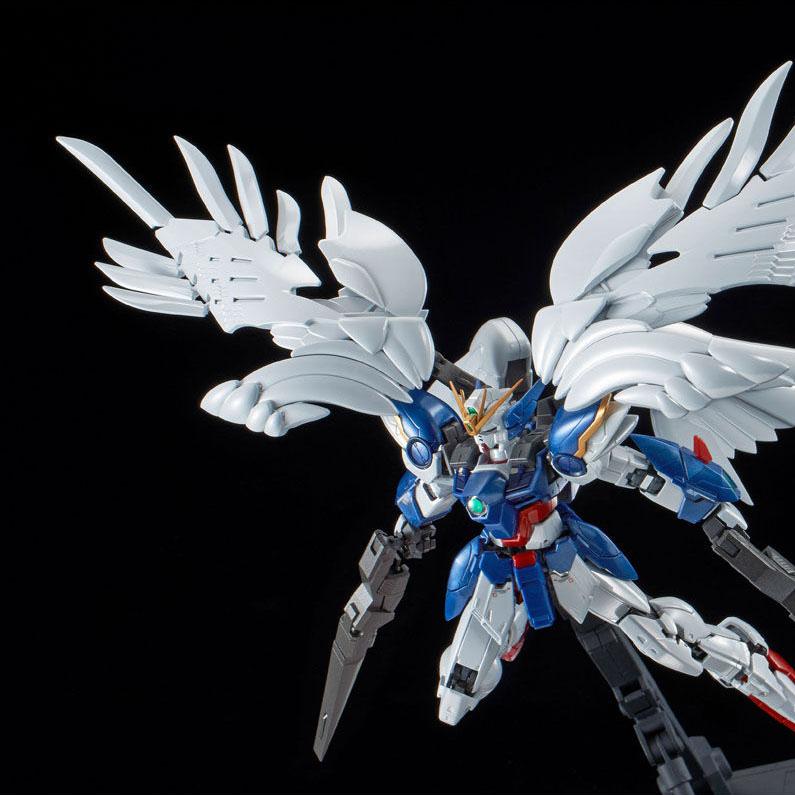 RG XXXG-00W0 Wing Gundam Zero Custom Titanium Finish + Drei Zwerg