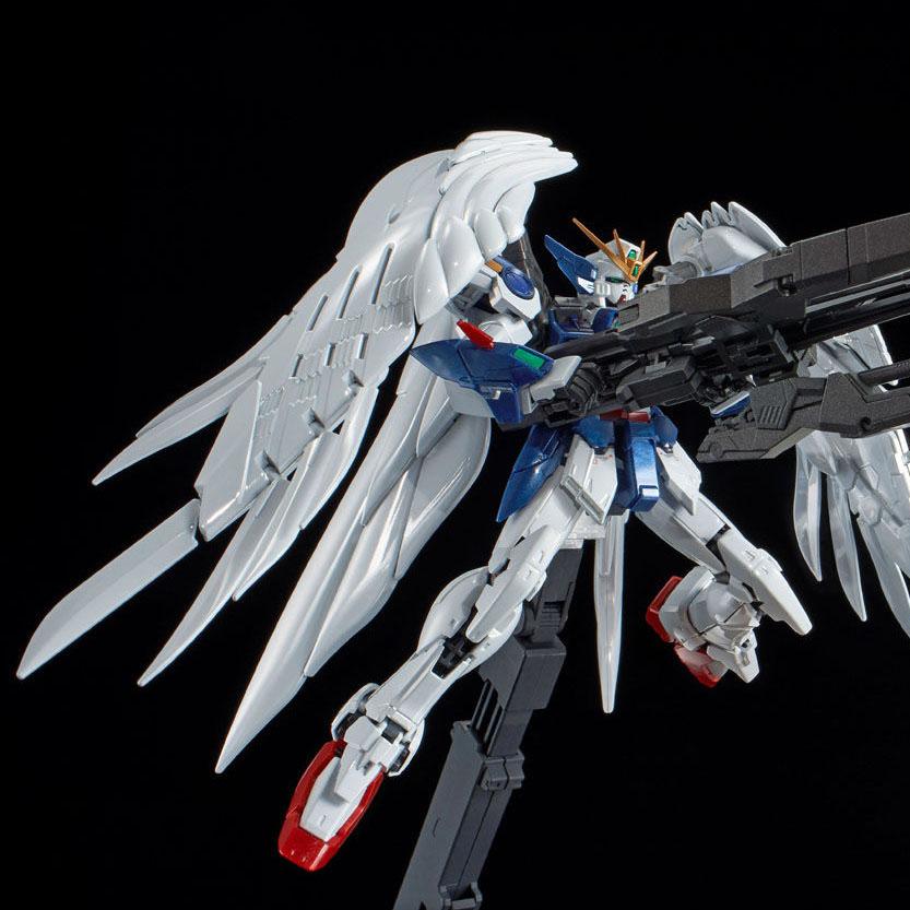 RG XXXG-00W0 Wing Gundam Zero Custom Titanium Finish + Drei Zwerg